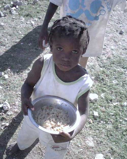 hungry child in somalia with donated food from kahg global